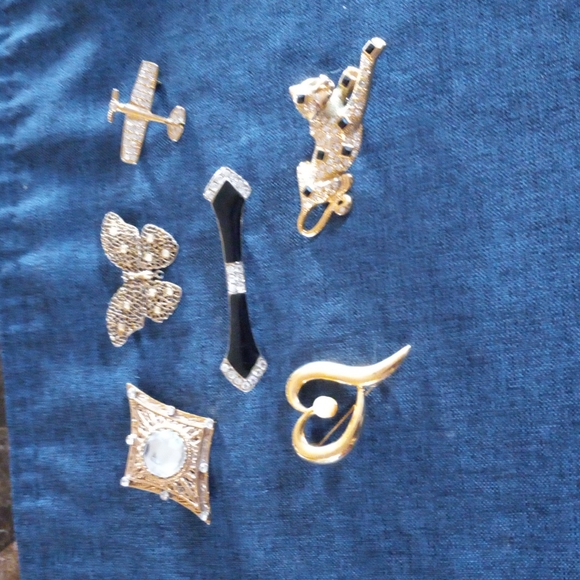 Brooches - Picture 2 of 2